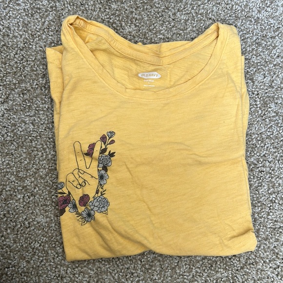🌸 yellow tee with peace hand - Picture 2 of 3